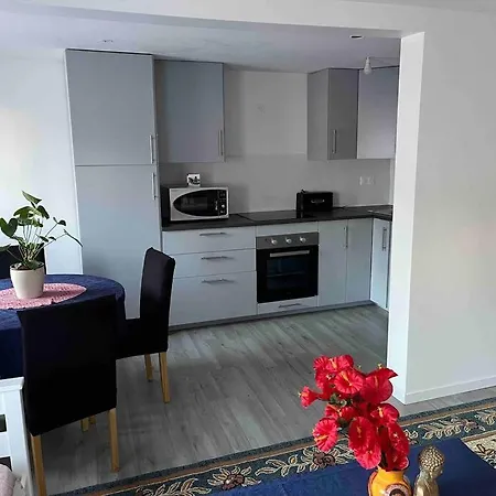 Maison Neuve Chaleureuse Pour 1 à 4 Personnes Apartamento *